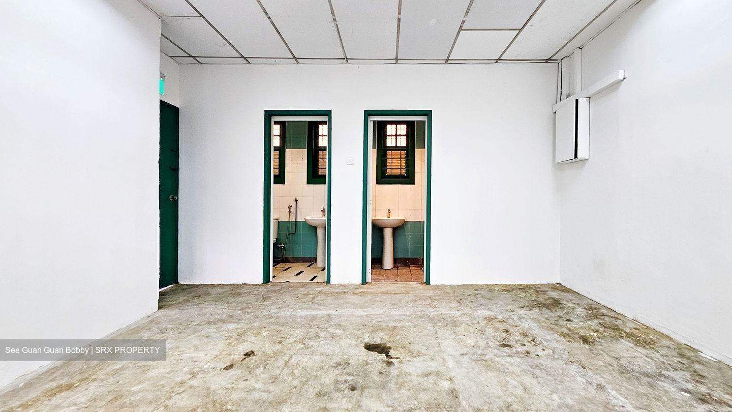 Sims Avenue (D14), Shop House #507867511